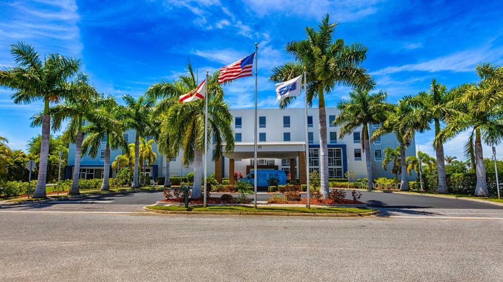 Hampton Inn & Suites Sarasota / Bradenton - Airport Main image 1